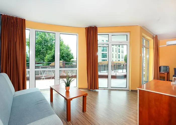 La Piazza Family Готель Сонячний Берег