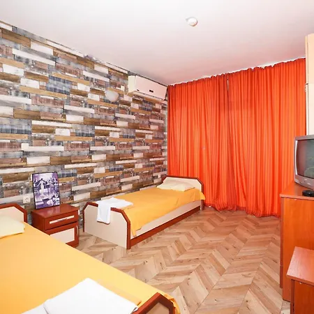 La Piazza Family Otel