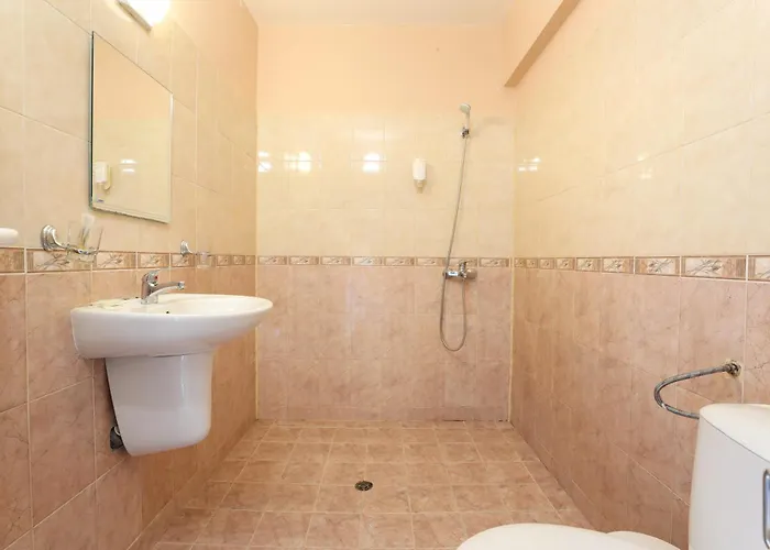 La Piazza Family Otel 2*